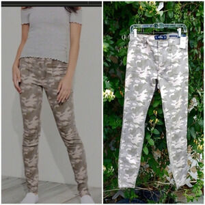 Hollister High rise skinny‎ Camo jean